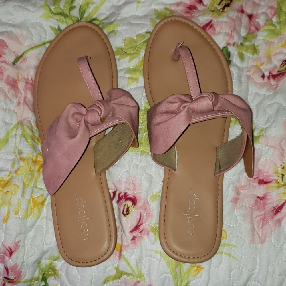 Shoes with bows
